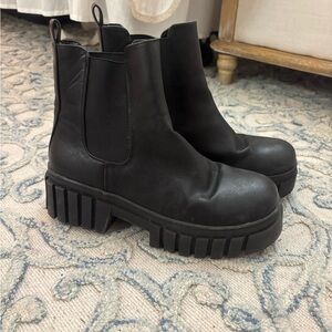 Black Chunky Platform Chelsea Boots